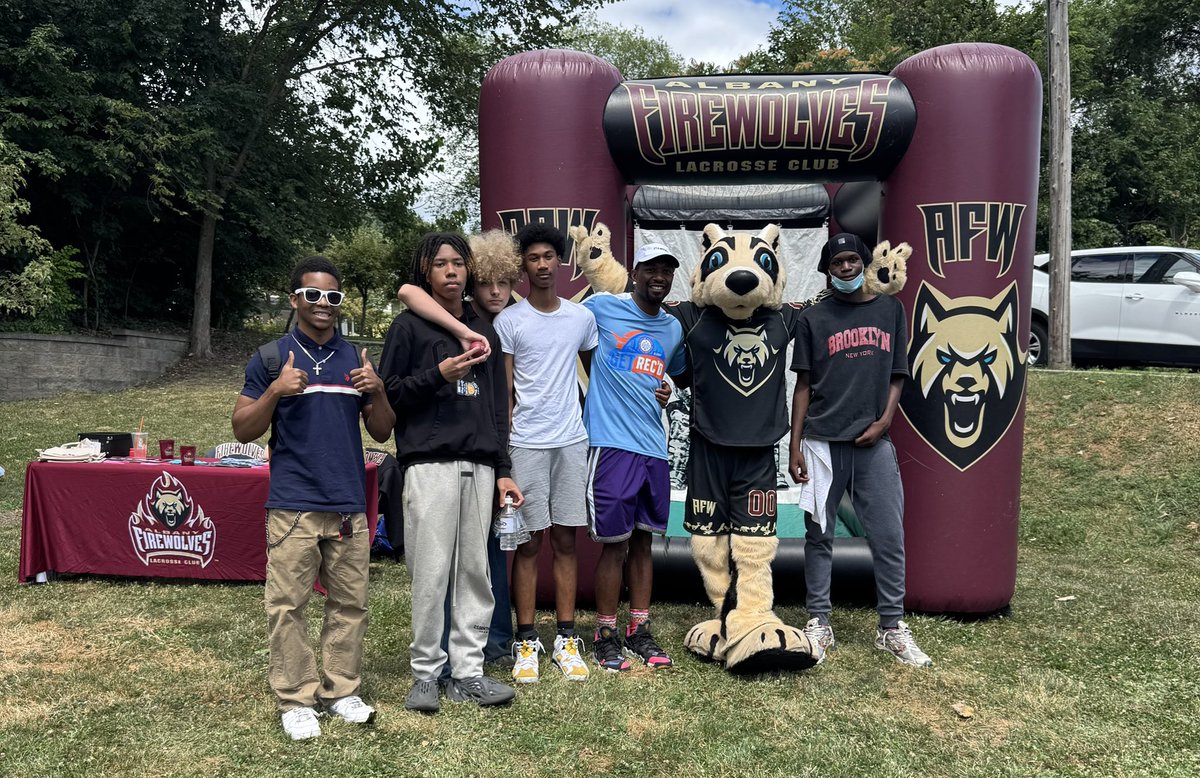 AlbFireWolves's tweet image. Supporting our city’s and community’s youth at this weekend’s Albany Play Streets!
#GetFiredUp🔥