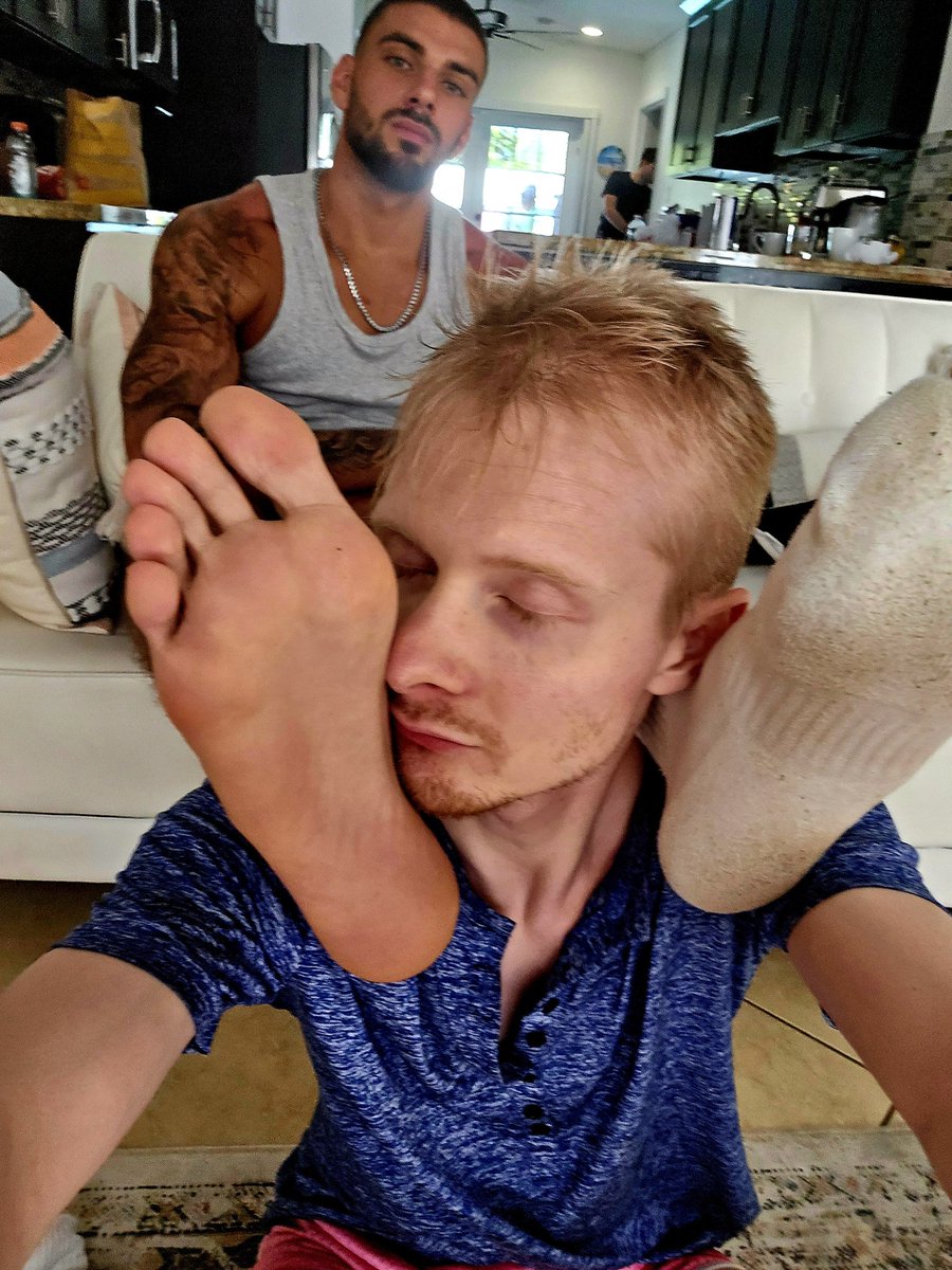 FelixOliverCHI's tweet photo. I couldn't get enough of @masterjay_23 's magnificent feet and smell. Literally obsessed. https://t.co/lZriIT0vgO