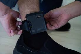 #Urgente AQUILES ÁLVAREZ DEBERÁ PONERSE EL GRILLETE INMEDIATAMENTE

Culminada la audiencia del caso, se ratificaron las medidas cautelares contra Aquiles Álvarez, alcalde de Guayaquil. Conforme al Art. 522, numerales 1, 2 y 4 del COIP, Aquiles Álvarez deberá cumplir con la