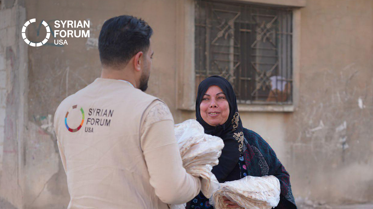 SyrianForumUSA's tweet image. As part of a humanitarian response filled with compassion and unity, our teams—working hand in hand with the Syria Civil Defence—delivered fresh bread to families fleeing Sweida, seeking safety in Daraa.
It’s more than just food. It’s a message: you’re not alone.
Together,…