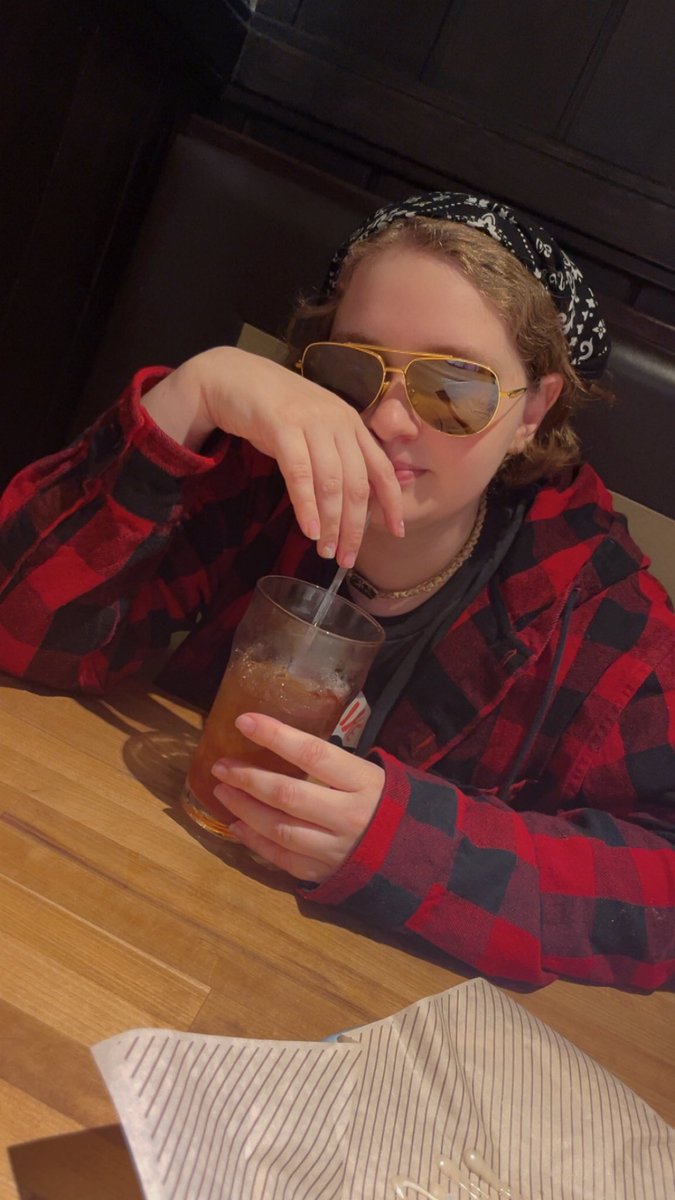 Scoundrel ⋮ 「Chomp & Megaplex」 (@mephistofleas) on Twitter photo CHOMP’s ac died and it was too hot for us both so we did leave! We are going out to grab a bite of food now though ✨ I am so high tho CHOMP’s ac died and it was too hot for us both so we did leave! We are going out to grab a bite of food now though ✨ I am so high tho