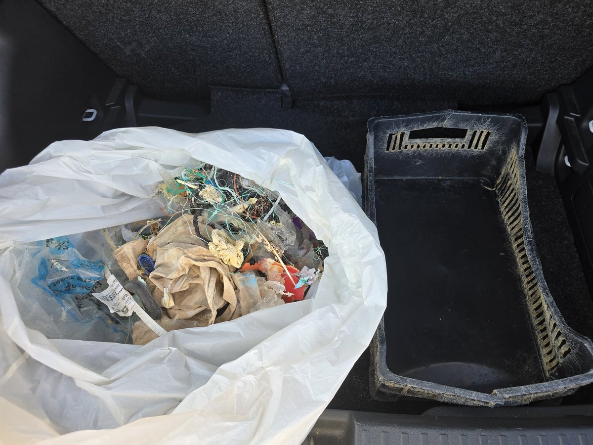 PlanetProgres's tweet image. We returned to the beach.
Not everything was gone.
So we cleaned what we could.
For the earth. For the sea. For the ones who can’t ask.

🖊️ Sign our petition: chng.it/Hjsb8dc5Bt
#PlanetProgression #PlasticFree #BanPlastic