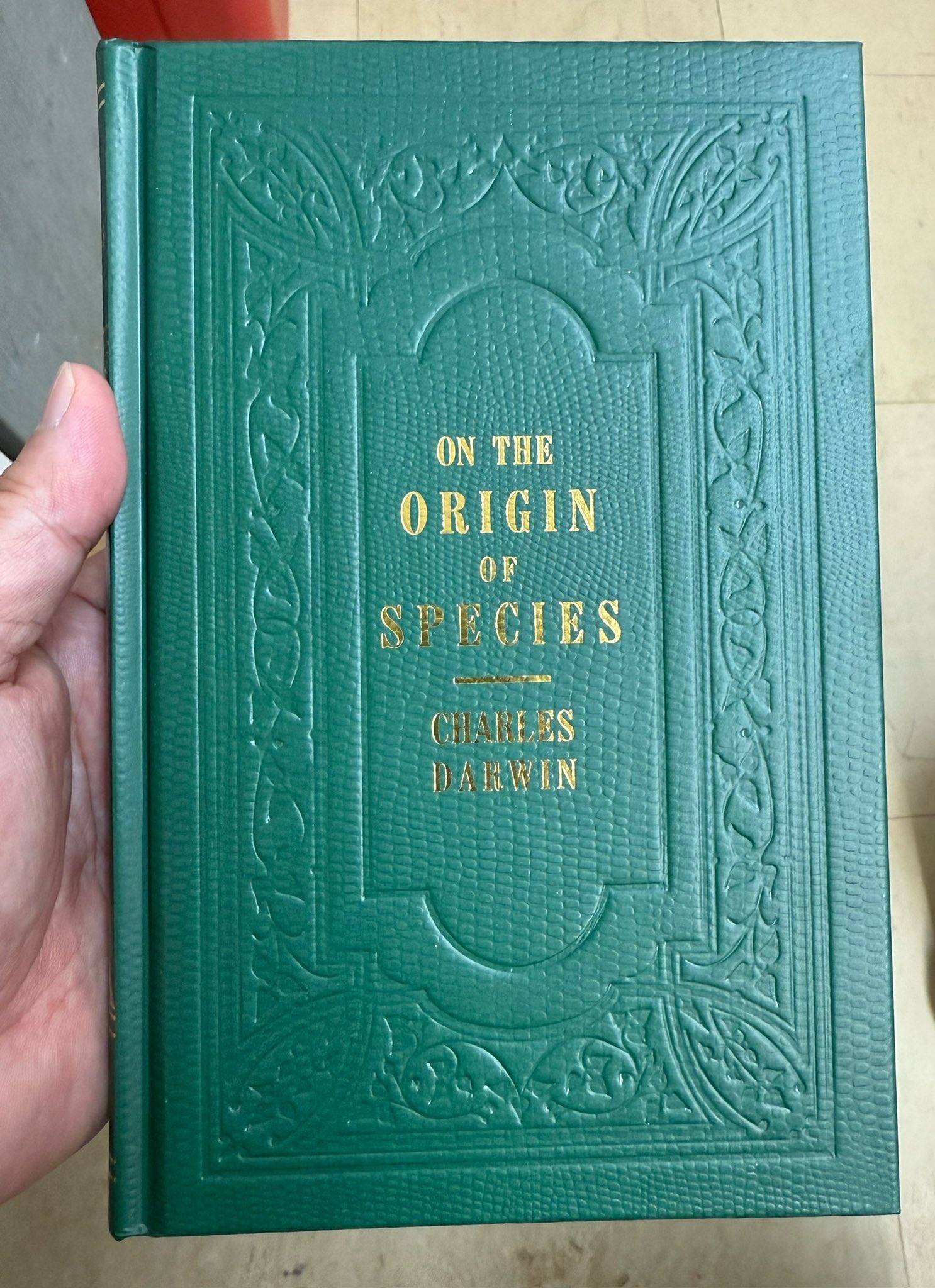 未開封 希少 限定版 チャールズダーウィン 1847年版完全再現 木製本読み台付 Amazon.co.jp: ダーウィン 「進化論の父」の大いなる遺産 (中公