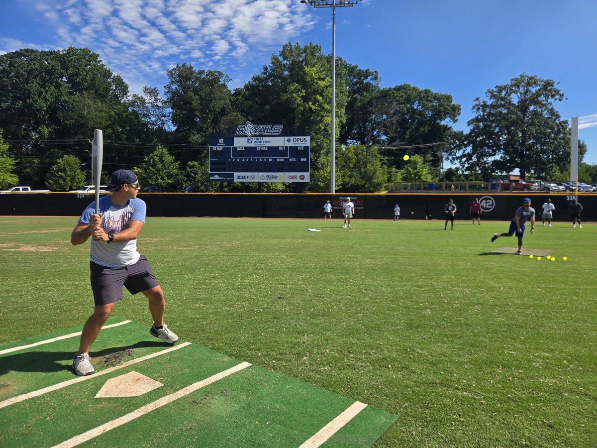 KnotholeNC's tweet image. A few sluggers from today&apos;s Media Blitzball Game! 💪

@RealQCB 
@Jorge_Andres_TV 
@NickCarboniWCNC 
@maney_radio