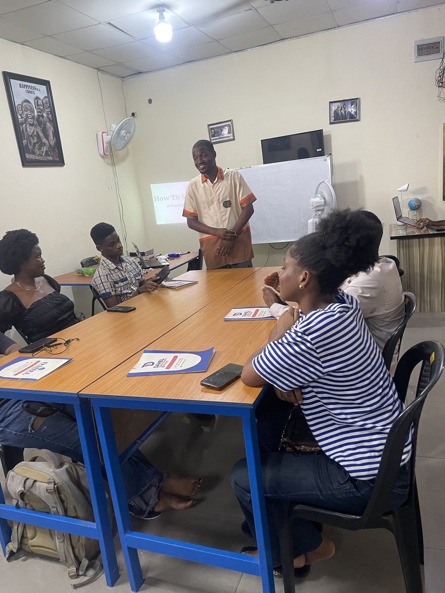 dahel_techies's tweet image. Not your average business session.
From strategy to networking, the energy was unmatched.
We learned, connected, and leveled up.
The room? Full of future millionaires. 

#DahelExperience #SmartNetworking #NetworkToNetworth #CalabarBizVibes