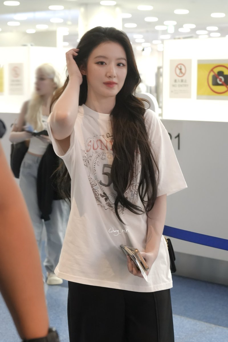 Ccheng_H8's tweet image. 250720 HND
와~~~~예뻐!!!!!
#슈화 #SHUHUA #舒華
 #아이들 #idle