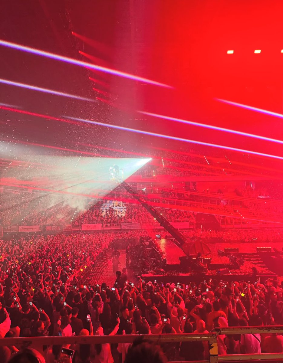 fivegallagherrr's tweet photo. conflict aside, he still kept the same stage production for every country 😔 such a shame we dont get to witness it
cr: idmayasari on threads https://t.co/rACdaMQz75