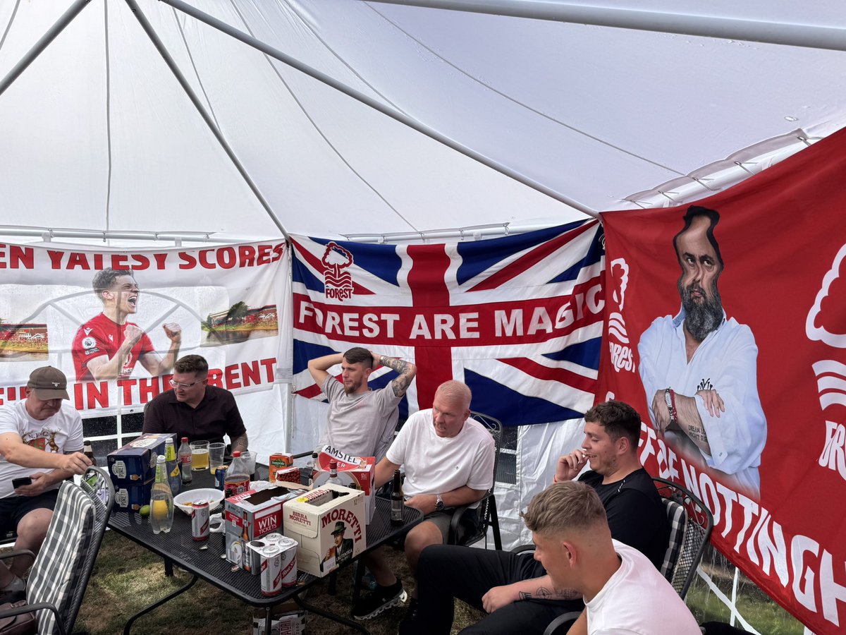 Andy_midd84's tweet photo. Saturday afternoon with the Peterborough Reds today 🍻 🍻 

#NFFC #ForestFamily https://t.co/dSMqzIUQZ3