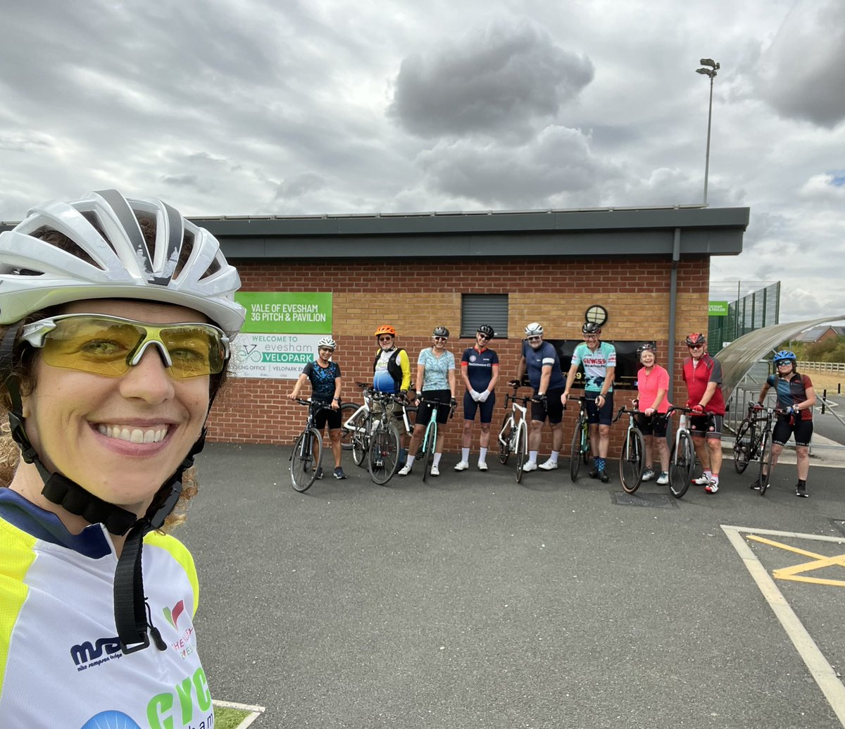 helengoth's tweet image. Thanks to everyone who came to this years #Evesham Festival of Words @InfoFow #BikesandBooks ride! The weather was kind to us and we all amazingly stayed dry!
#Cycling #Books🚴♀️📚