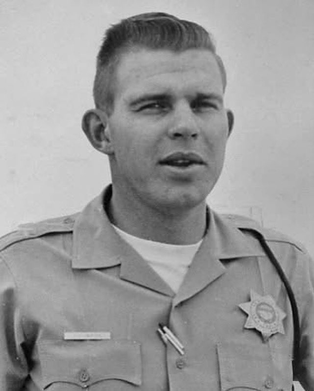 AZ_FOP_32's tweet image. Today we remember Officer/Firefighter Alan H. Hansen (#204), who gave his life saving others following the 1973 Kingman butane tanker explosion. His service and sacrifice remain an enduring legacy.
#NeverForget #LODD #AZTroopers