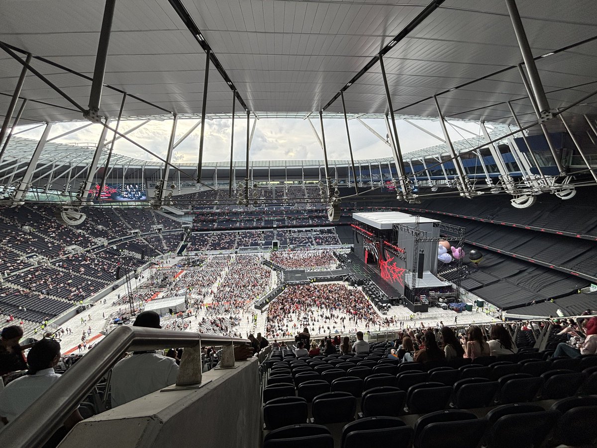 ChopsyBristol's tweet image. I’ve discovered I have a touch of acrophobia from the highest row at the back wall of Tottenham Hotspur Stadium. Back for Stray Kids night 2 in the seats we can afford 😂