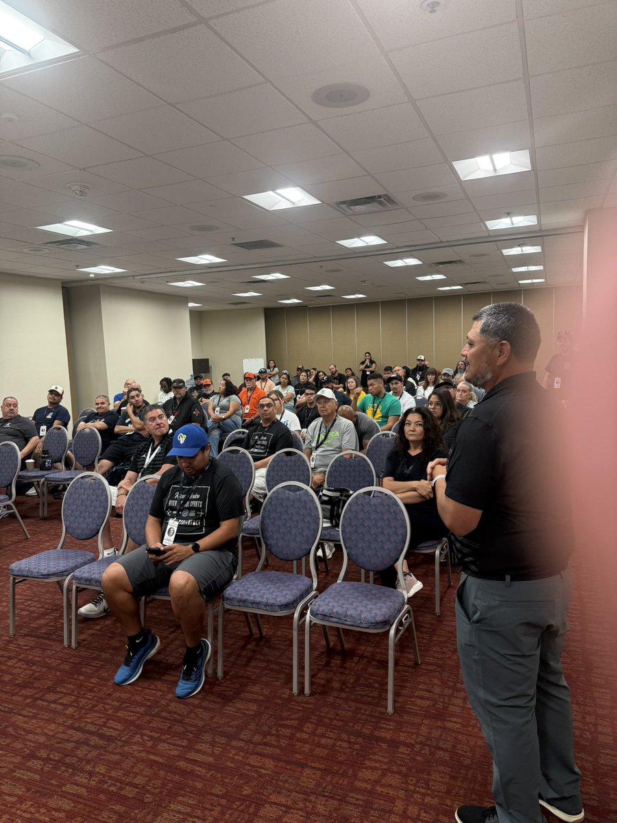JeffJefflynn1's tweet image. 🚨Awesome Meeting🚨
@NMHSCA & @_NMAA 1st year head coaches & Officals meeting. Veteran coaches and administrators mentoring young coaches. Thank you Mr. Gamboa (AD Farmington), Mr. White (superintendent Loving) @CoachCiscoAHS & @CoachMondragon