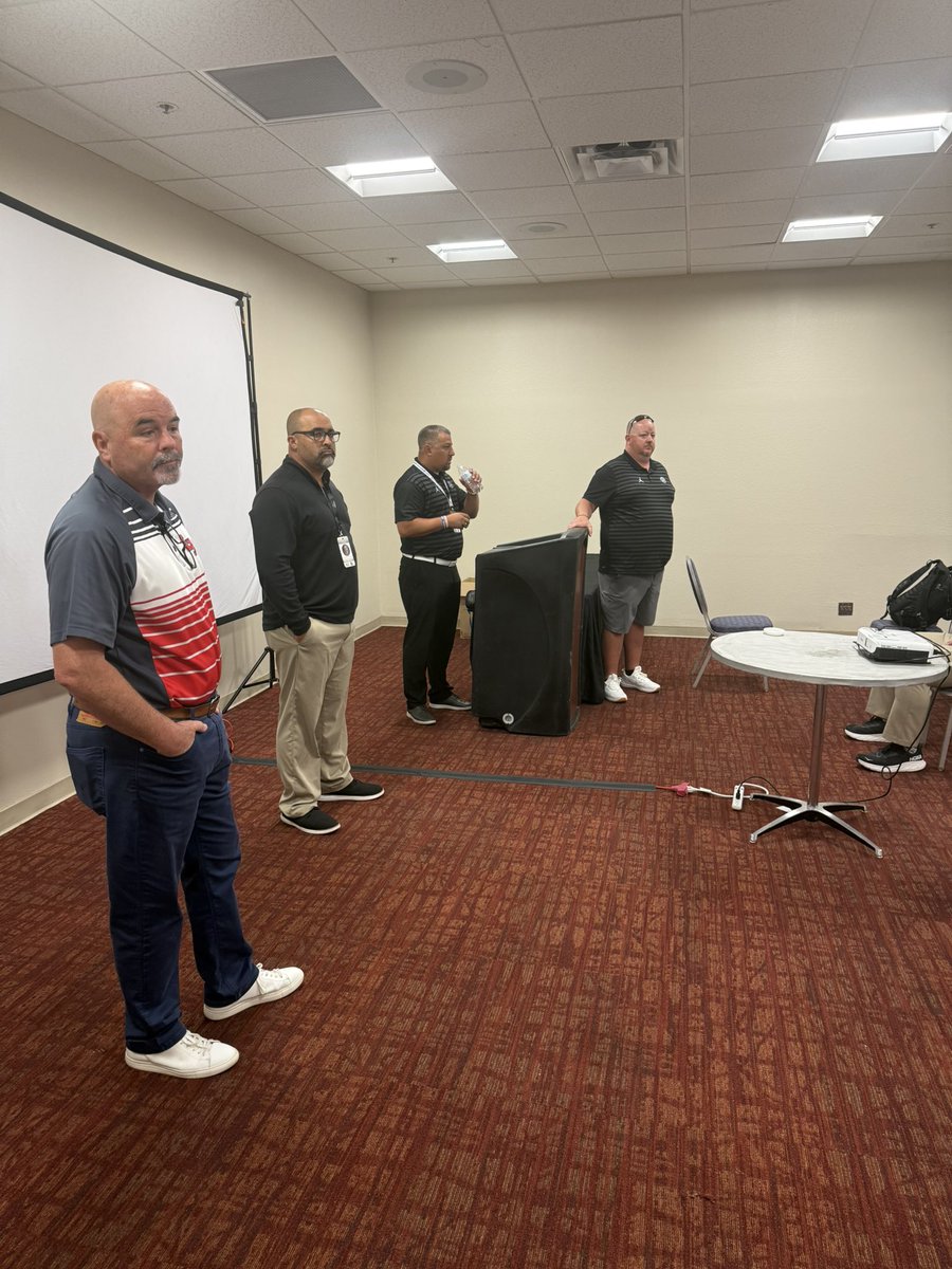 JeffJefflynn1's tweet image. 🚨Awesome Meeting🚨
@NMHSCA & @_NMAA 1st year head coaches & Officals meeting. Veteran coaches and administrators mentoring young coaches. Thank you Mr. Gamboa (AD Farmington), Mr. White (superintendent Loving) @CoachCiscoAHS & @CoachMondragon