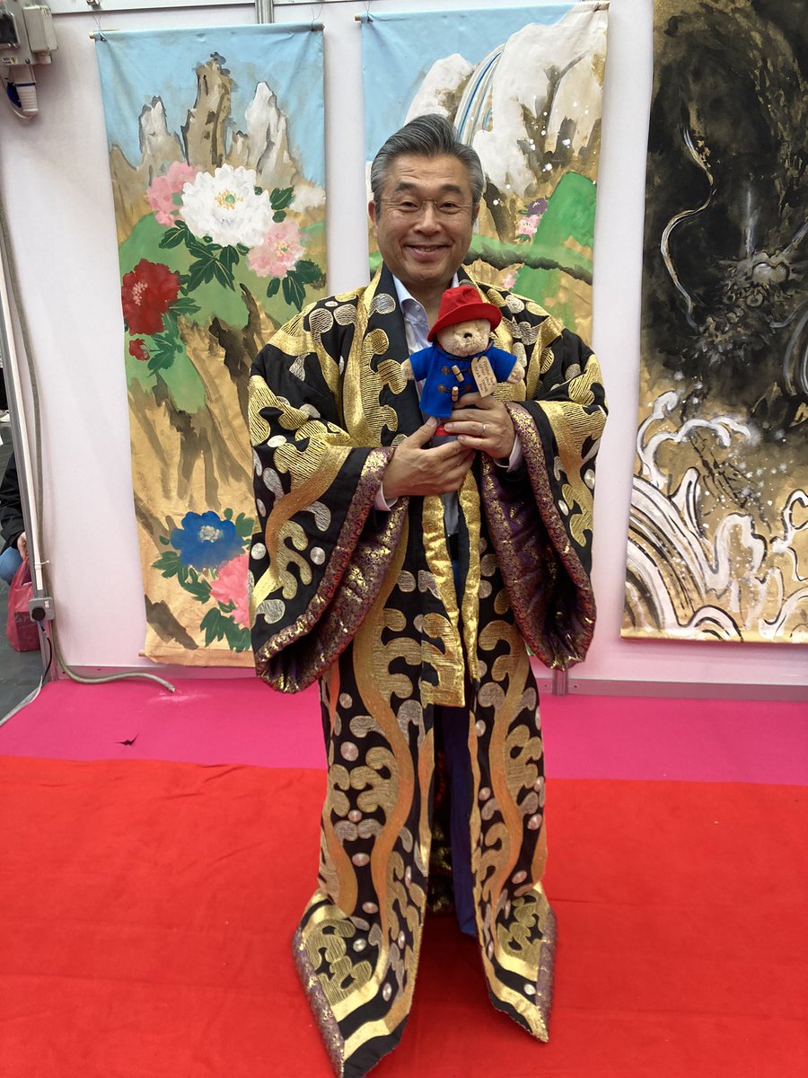 AmbJapanUK's tweet image. Paddington enjoyed @shochiku_corp Kabuki costume, meeting @hitsujibungaku rock band making their UK debut & legendary Anime director Mahiro Maeda at HYPER JAPAN Festival 😄