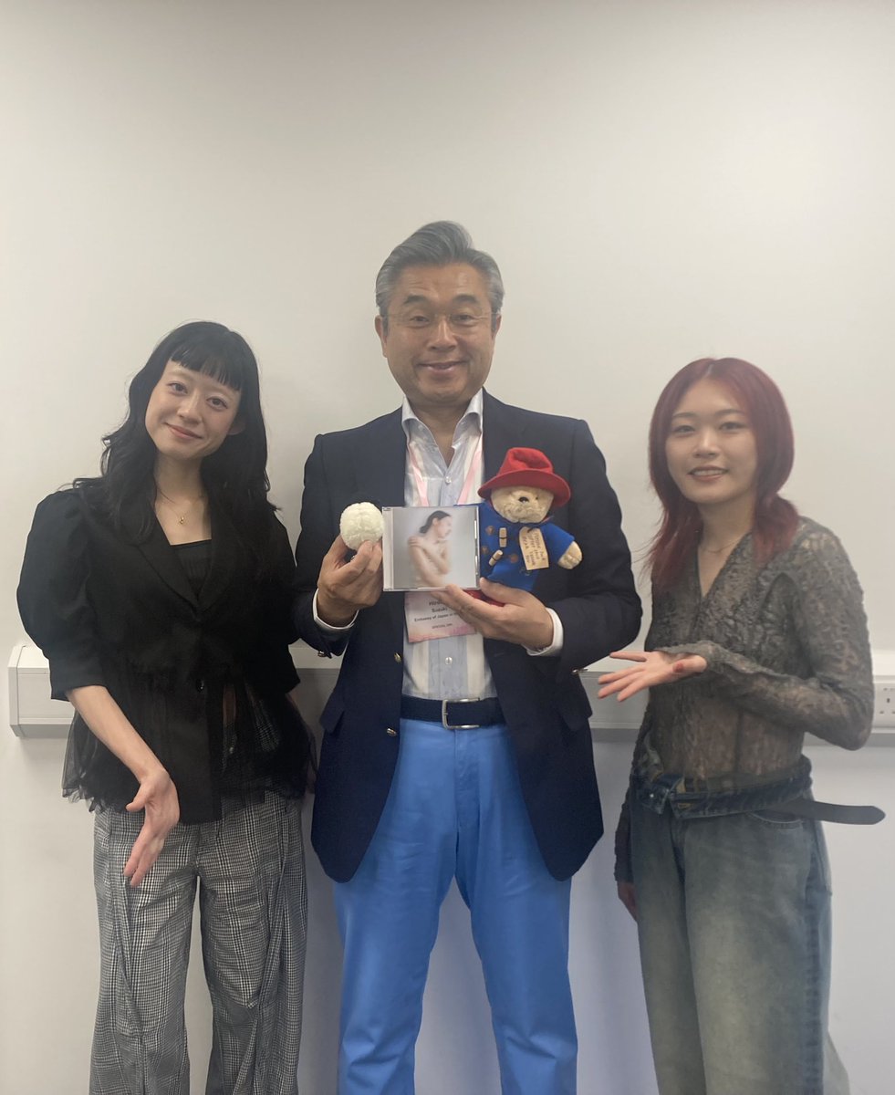 AmbJapanUK's tweet image. Paddington enjoyed @shochiku_corp Kabuki costume, meeting @hitsujibungaku rock band making their UK debut & legendary Anime director Mahiro Maeda at HYPER JAPAN Festival 😄