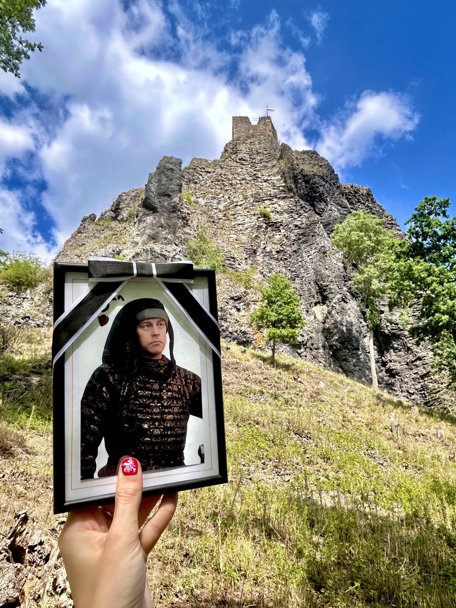 taco_is_real's tweet image. forever in our hearts milord
🖤⚔️🪦
(btw hope you liked the kofola socks I gave you~^^)
#KCD2 #Trosky