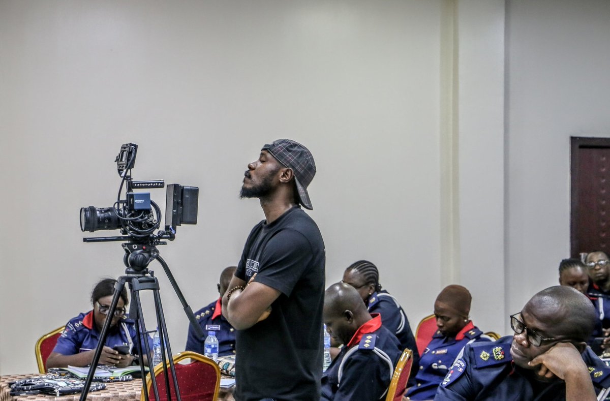 M o n a r c hO 🔰 tweet media