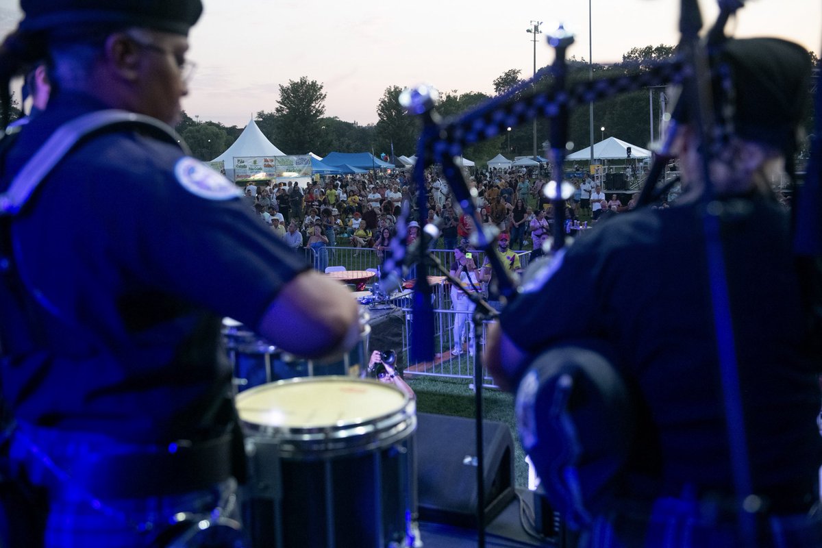 Chicago_Police's tweet image. The Pipes and Drums of the Chicago Police Department performed at the El Grand Festival Colombiano in Humboldt Park Friday evening. Thank you to festival organizers who paused to pay tribute to our fallen CPD officers and their families.