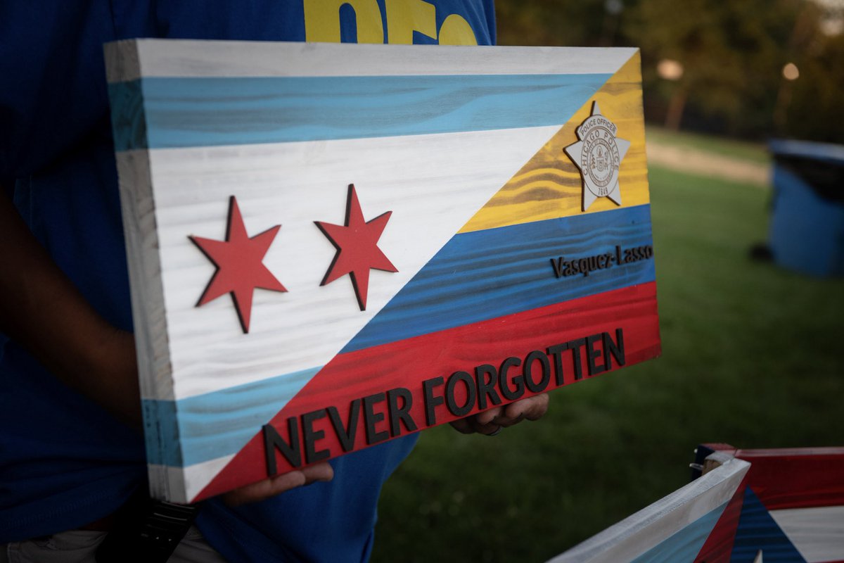 Chicago_Police's tweet image. The Pipes and Drums of the Chicago Police Department performed at the El Grand Festival Colombiano in Humboldt Park Friday evening. Thank you to festival organizers who paused to pay tribute to our fallen CPD officers and their families.