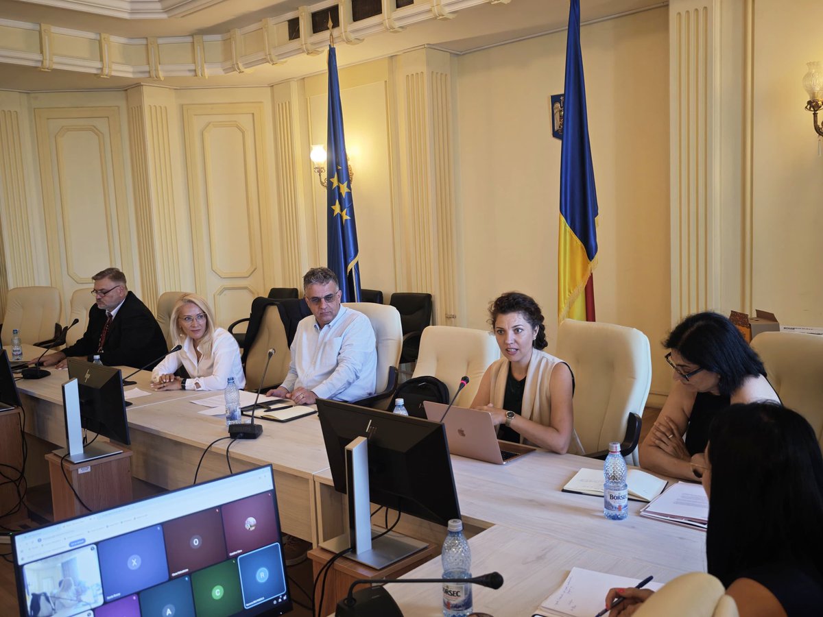 IRBruynseels's tweet image. Chiar dacă e sezon de concedii, specialiștii din Inițiativa Națională Antidrog (INAD) continuă munca!
Grupul Educație și Prevenție s-a reunit – fizic și online – pentru a veni cu soluții concrete, care să ajute copiii și tinerii.
Am discutat:
👉evaluarea programelor naționale…