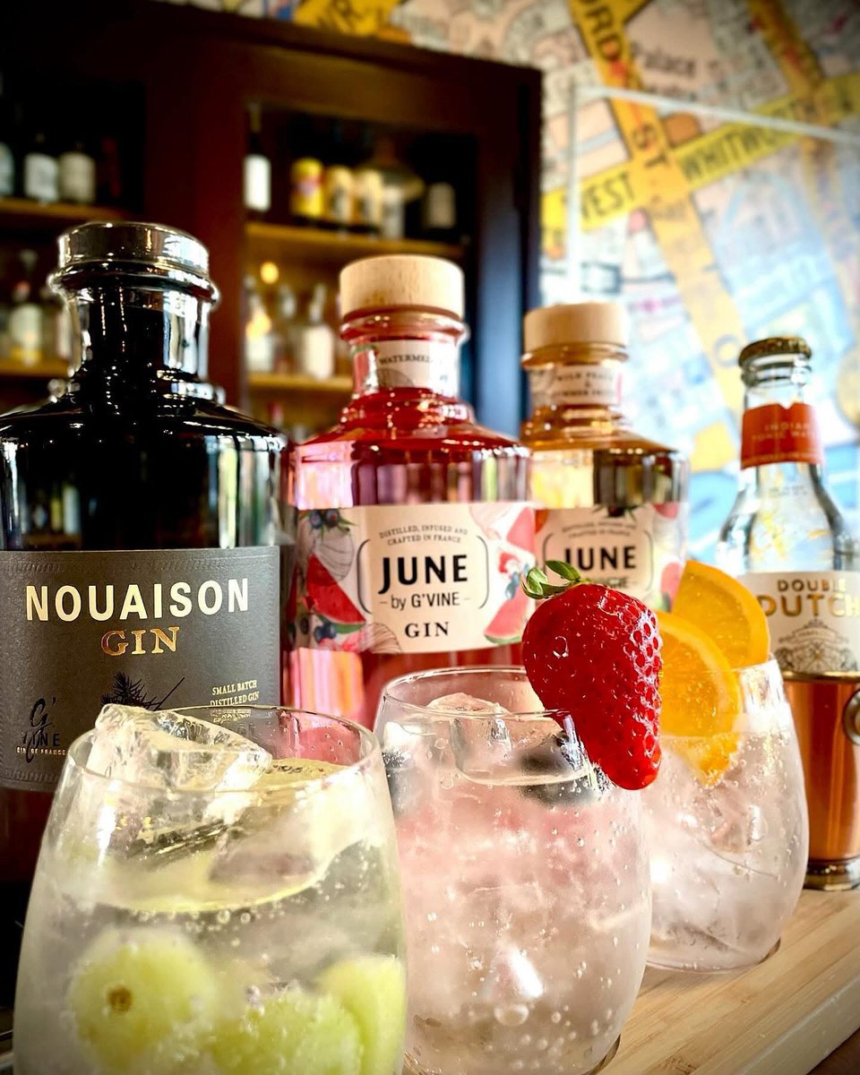 TheGinBible's tweet image. Our @Gvinegin_UK Paddle Board is just what you need to start your Saturday night #Manchester @TheAtlasBar 🥳
3 gins including the delicious peach and summer fruits #Gin, perfect serves and @DoubleDutchMix #Tonic only £14 🍑🍸 #offers