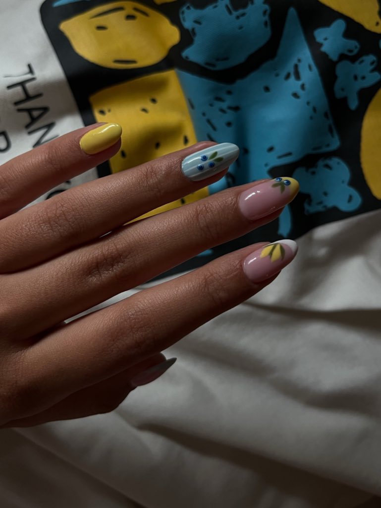 sometimeyac's tweet image. لطفا excited بشید🫐🍋