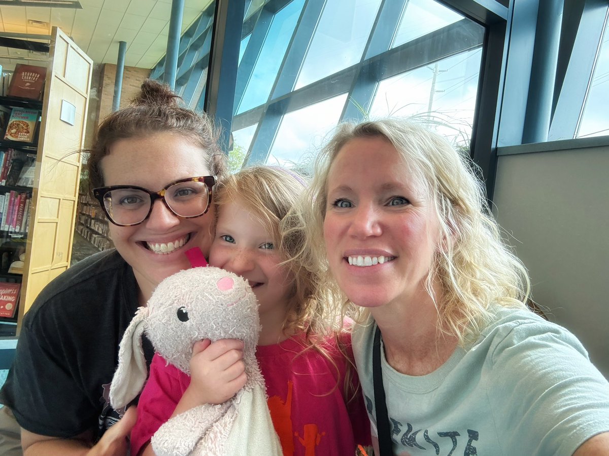 TmeIntervention's tweet photo. We’re really knocking out these #summerselfiechallenge pics!! TME teacher friends and a little #TMEGenius and her bunny @KentonLibrary https://t.co/3eftRptciw