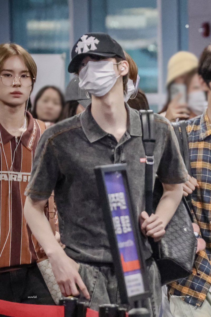 snowfall1107's tweet image. 250719 FUK ICN

#TWS #투어스 #247WithUs 
#SHINYU #신유 #신정환