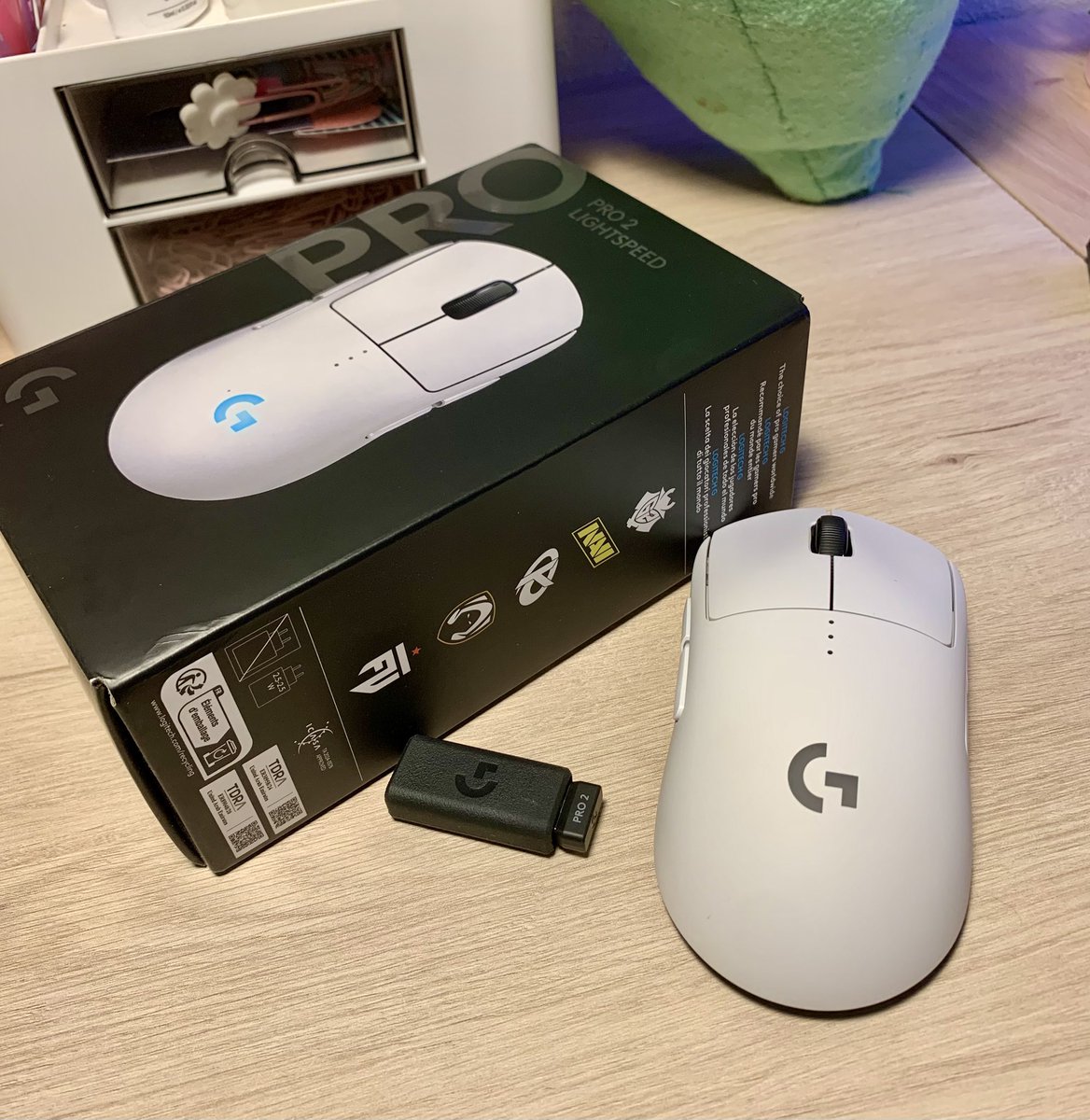 Ishika 🪐 (@ishikaoficial) on Twitter photo ✨ Vale, estoy oficialmente obsesionada con el nuevo ratón que me ha mandado <a href="/LogitechG_ES/">Logitech G España</a> ✨
El Pro 2 Lightspeed en blanco… precioso, ligero, suave, ¡y encima combina con todo mi setup! 🐭🤍
Ahora sí, ya no hay excusa para seguir clicando mal JAJAJA
¿A alguien más le da paz ✨ Vale, estoy oficialmente obsesionada con el nuevo ratón que me ha mandado <a href="/LogitechG_ES/">Logitech G España</a> ✨
El Pro 2 Lightspeed en blanco… precioso, ligero, suave, ¡y encima combina con todo mi setup! 🐭🤍
Ahora sí, ya no hay excusa para seguir clicando mal JAJAJA
¿A alguien más le da paz