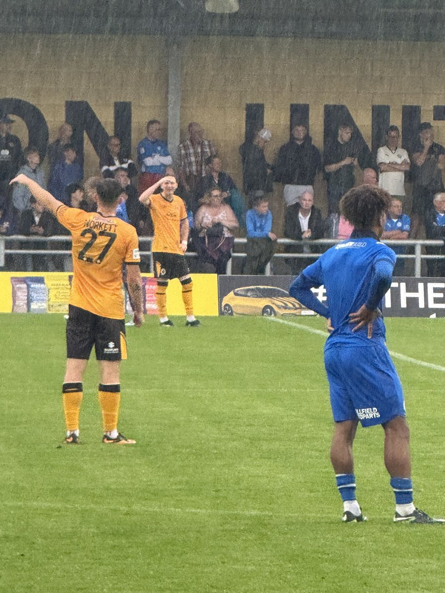 UP_THE_PILGRIMS's tweet image. Boston Utd 0-1 Peterborough Utd.
Some pictures from a very rain soaked Jakemans Community Stadium. A decent performance in tricky conditions and definitely taking positives from this performance. On to Grimsby Town on Wednesday.