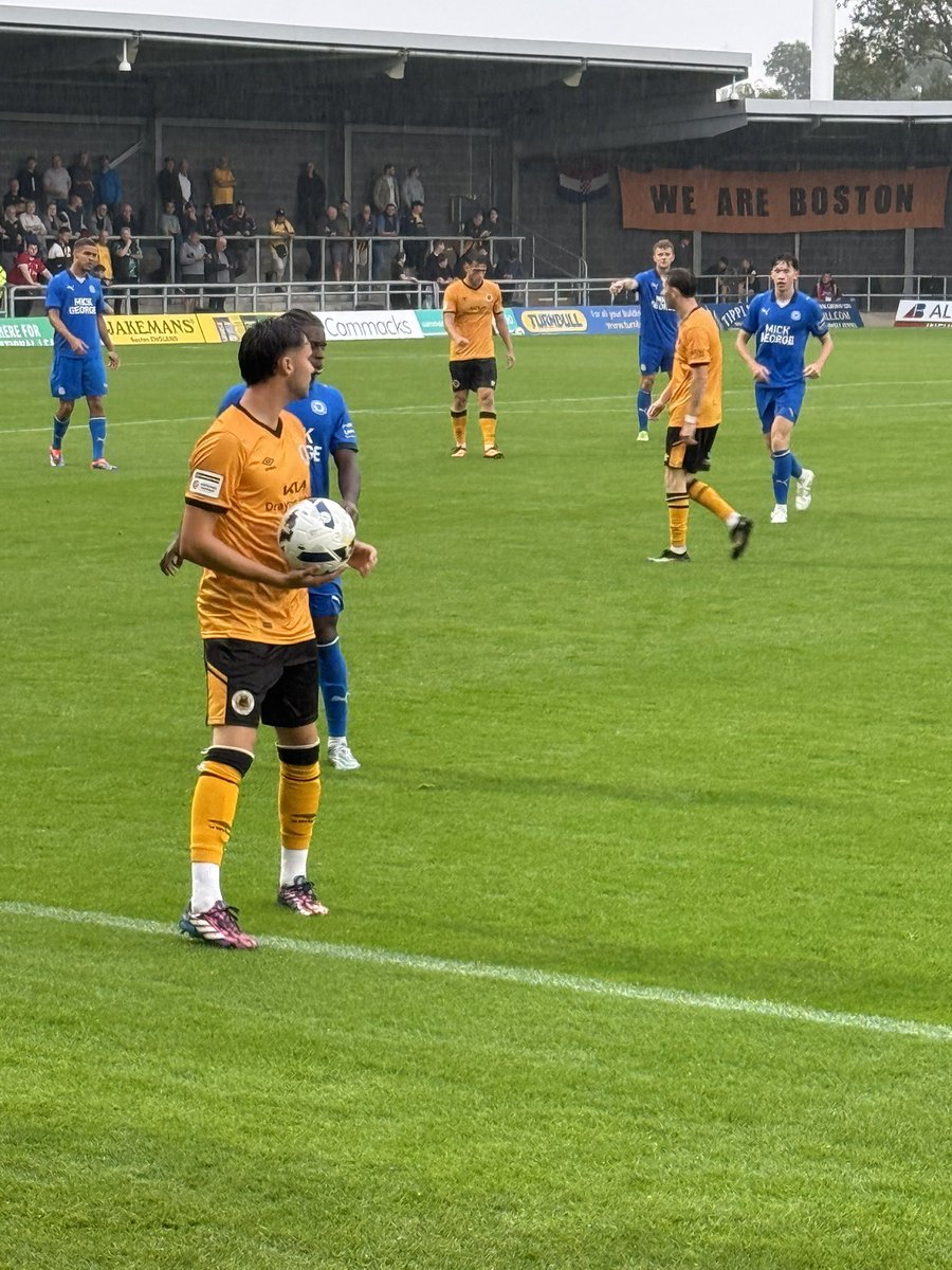 UP_THE_PILGRIMS's tweet image. Boston Utd 0-1 Peterborough Utd.
Some pictures from a very rain soaked Jakemans Community Stadium. A decent performance in tricky conditions and definitely taking positives from this performance. On to Grimsby Town on Wednesday.
