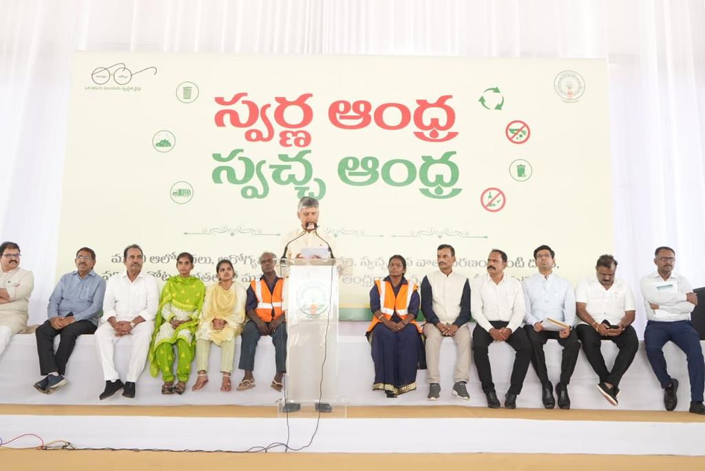 ncbn's tweet image. తిరుపతి శ్రీ కపిలేశ్వరస్వామి ఆలయంలో పారిశుధ్య కార్మికులతో కలిసి ఆలయ ప్రాంగణాన్ని శుభ్రపరిచాను. పుణ్యక్షేత్రాలను పరిశుభ్రంగా ఉంచుకోవడం మన ధర్మం. అనంతరం తిరుపతిలో ఏర్పాటు చేసిన #SwarnaAndhraSwachhAndhra కార్యక్రమంలో భాగంగా ఏర్పాటుచేసిన ప్రజావేదిక సభలో పాల్గొన్నాను. ప్లాస్టిక్…