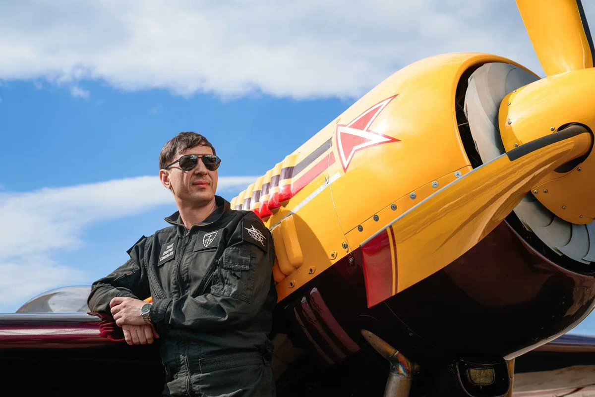 Elegantly Simple or Simply Elegant? New <a href="/RaketaWatches/">Raketa Watches Часы</a> Aviator

"The KISS concept- 'keep it simple #Soviet' finely eschewed with this handsome, durable, reliable and readable #wristwatch. Perfect for reading when pulling G's or looping-the-loop:"
thesilo.ca/elegantly-simp…