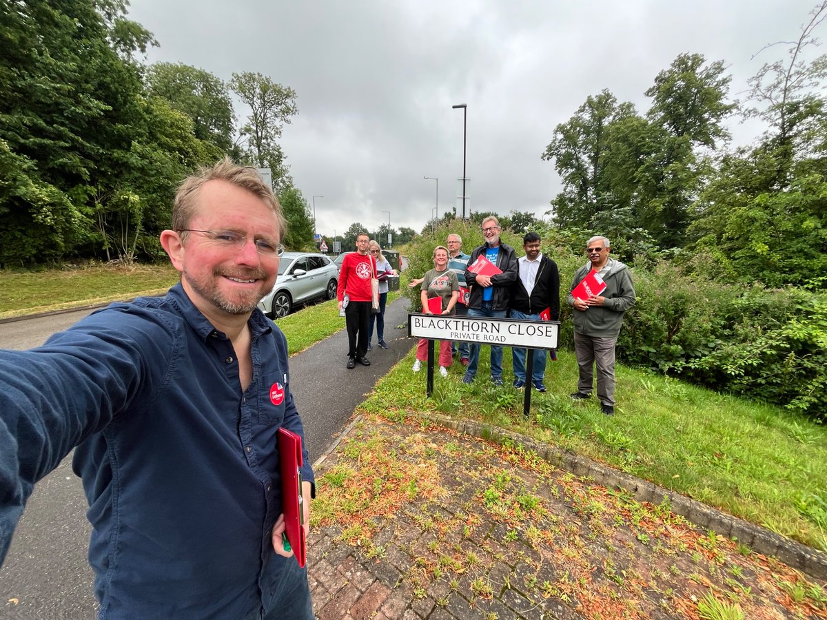 JohnSlinger's tweet image. In 🏉 with the @rugby_labour team at Eden Park
☔️🚪 ✊ 🗣️👂🏻🌹 💪🏼
Lots of good conversations about road safety - a priority of mine & local Labour Councillors Livesey, Edwards & Karadiar
I’ve long called for the A426 speed limit to come down from 60 to 40 mph.