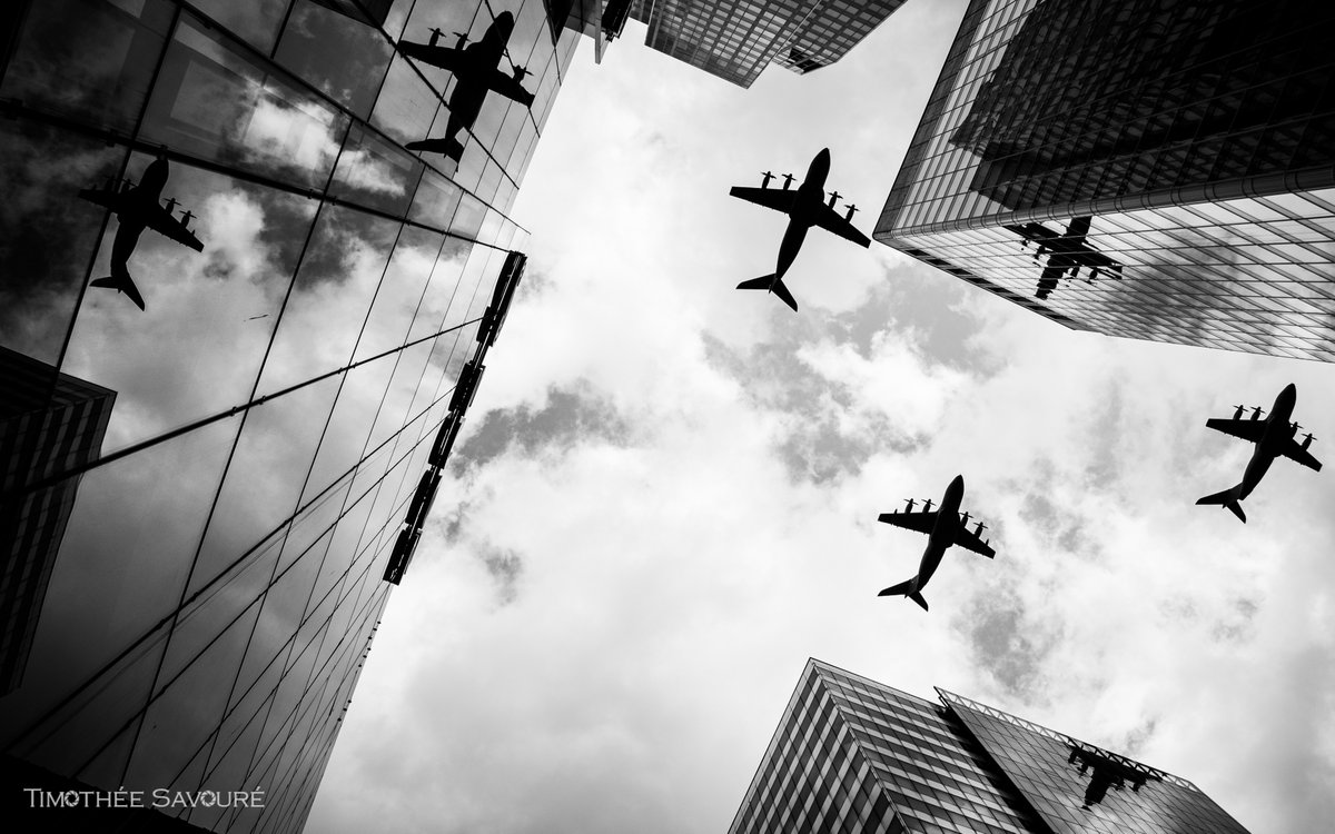 jetblastarea's tweet photo. Playing with reflections during the @Armee_de_lair parade over Paris - A400M in La Défense https://t.co/1xkJy8Dpqz