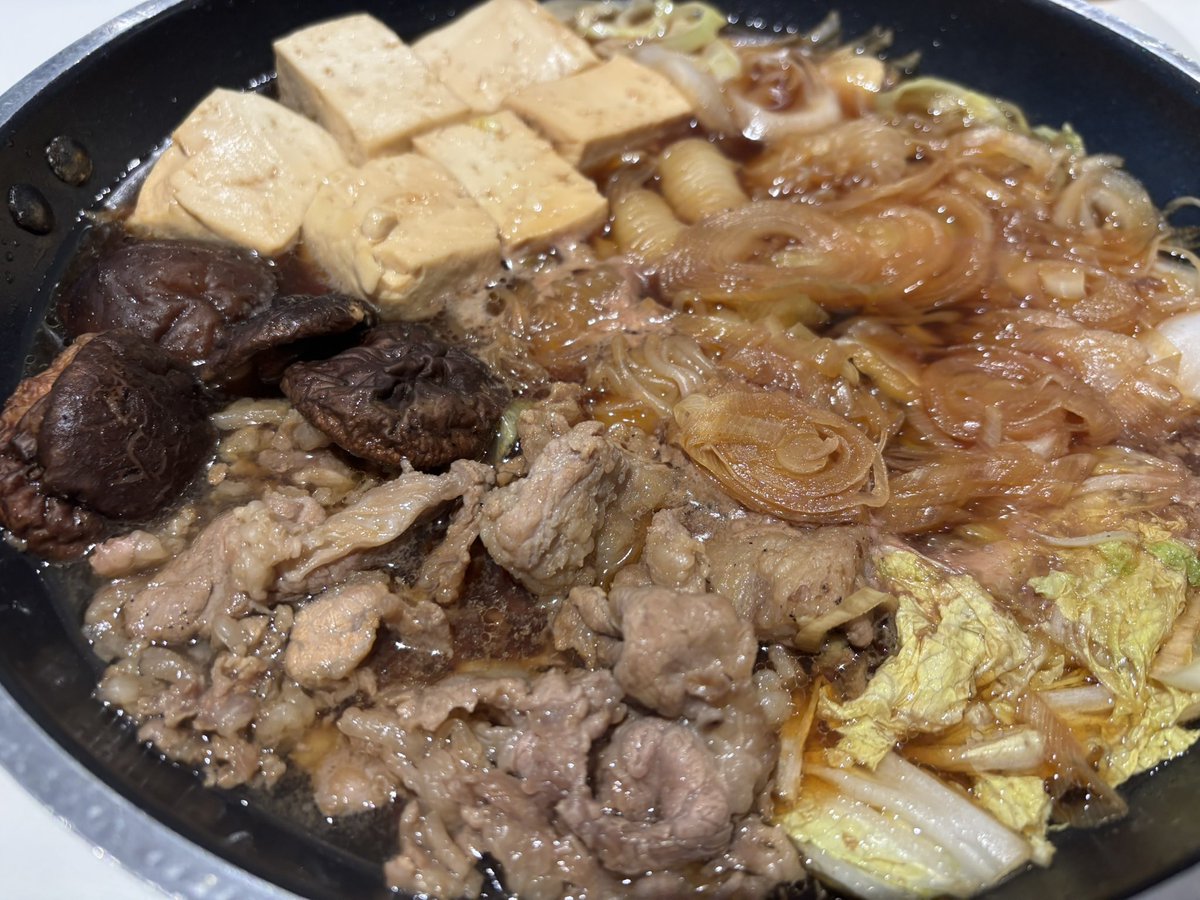 K_Ire_Dub's tweet photo. 薄切り肉が手に入ったことが嬉しすぎて、真夏なのにすき焼きのようなものを作ってしまった https://t.co/PXpVxAbppV