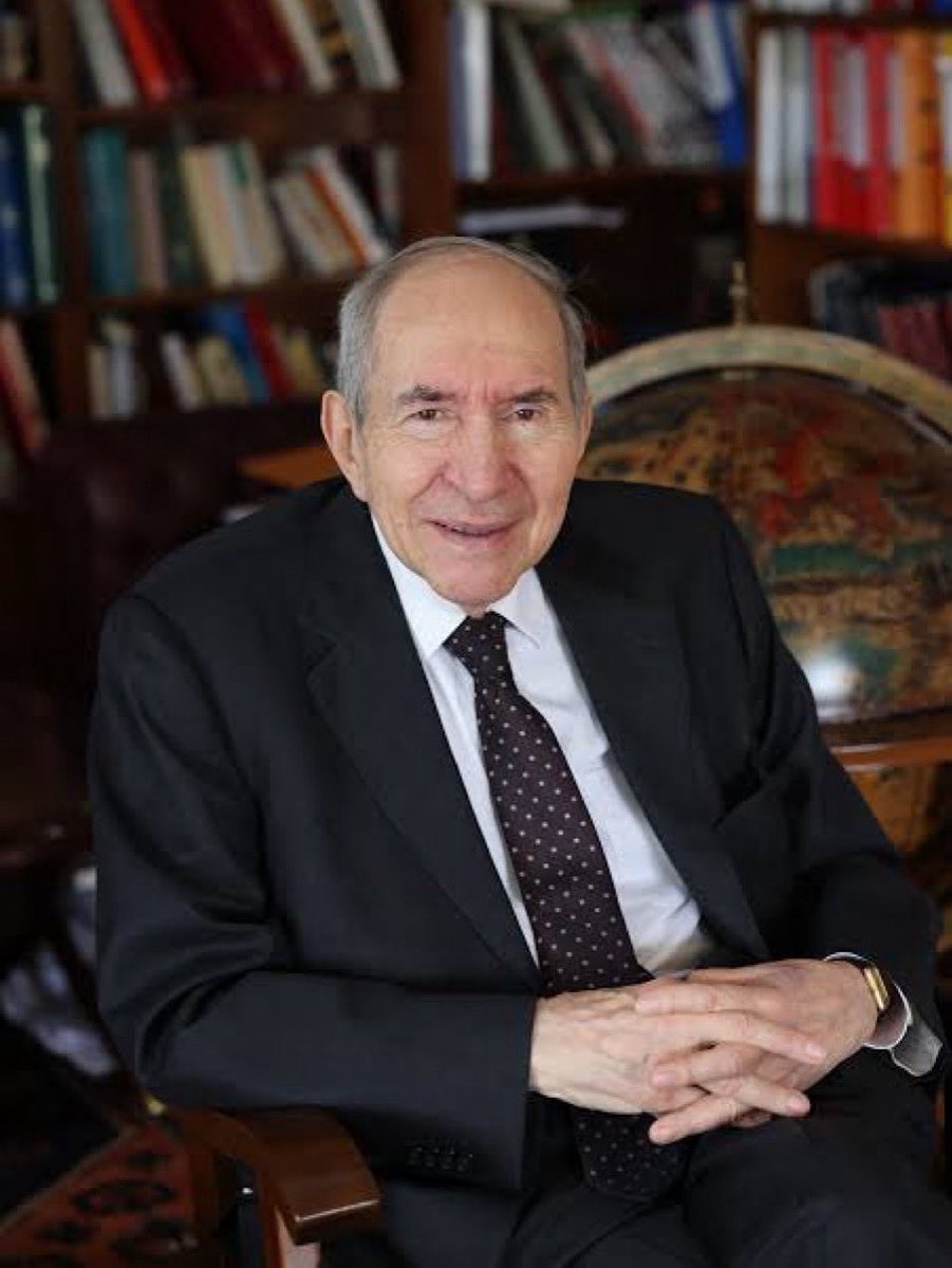 #AltanÖymen  Mekânın cennet olsun. Allah rahmet eylesin,tüm sevenlerine sabır ve baş sağlığı diliyorum. Çok değerli bir büyüğümüzü kaybettik