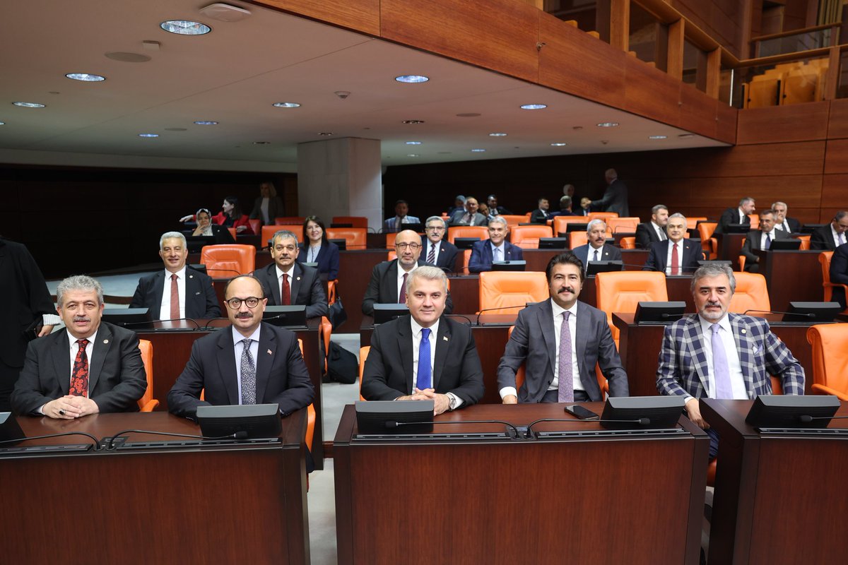 Ozsoy_sb's tweet image. 📌 #TBMM 

Genel Kurul Çalışmalarımıza Devam Ediyoruz

#kanun #yasa #yasama #kanun #Kayseri #Ankara #Türkiye #türkiyeyüzyılı #RecepTayyipErdoğan #akparti #milletvekili #mesai 

@RTErdogan  @Akparti @abuyukgumus @huseyinokandan @akpartikayseri @OsmanMesten16 @vehbikoctr