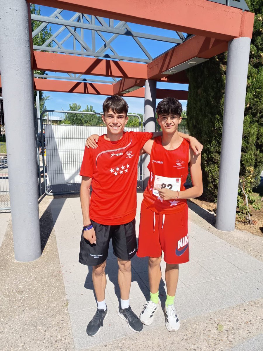 Encuentro Madrid-Lisboa

Este sábado  se celebró en Alcobendas el Encuentro Madrid-Lisboa, una cita atlética que reunió a jóvenes promesas de ambas ciudades… ¡y la Marea Verde no defraudó!
Sergio 3º en 300ml 
Hugo 1º en 100ml