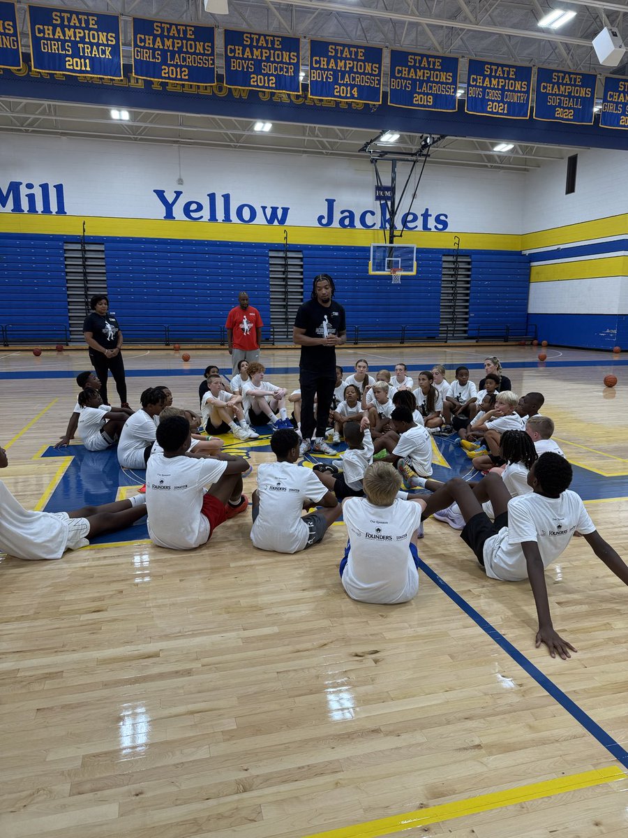 dwayne_hartsoe's tweet image. Jacobi Wright inaugural Basketball camp at FMHS! @JacobiWright thanks for giving back! #WeAreFortMill