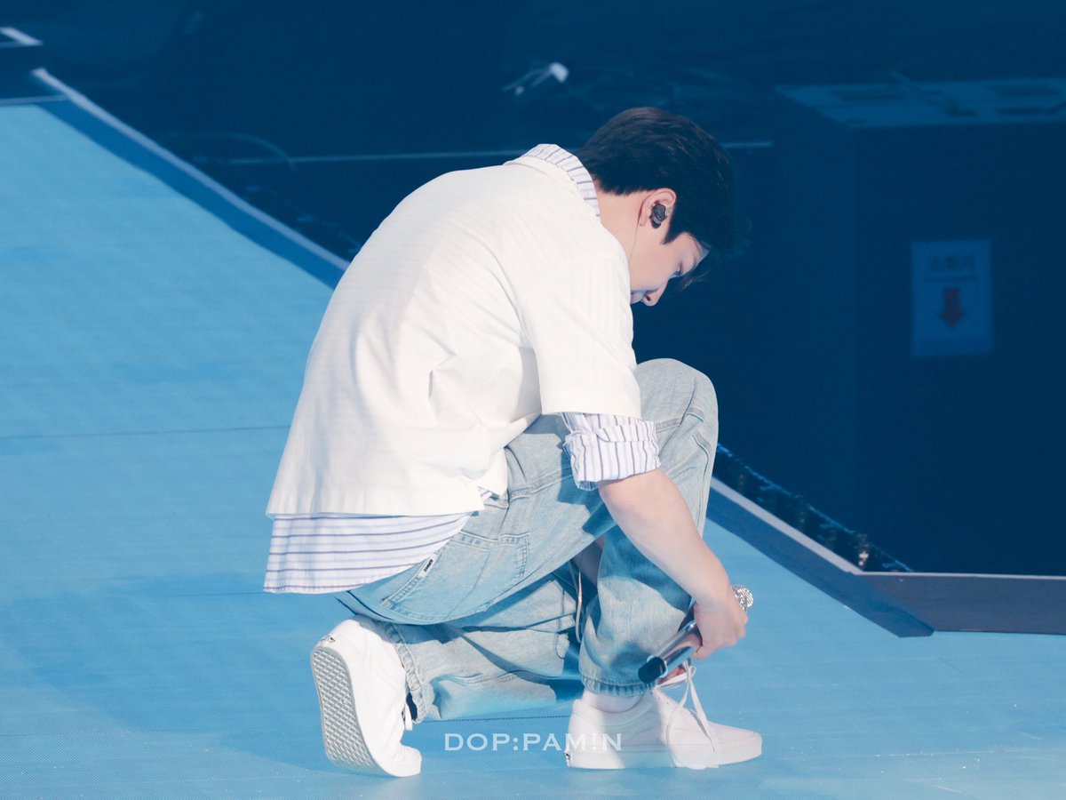 신발끈 묶는걸 하루 종일 볼 일인가

250718 PIER 10:all my day
#데이식스 #day6 #도운 #DOWOON