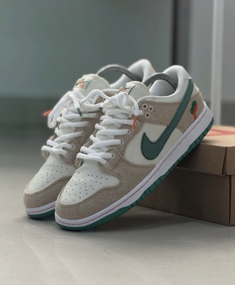 DayDreamKicks's tweet photo. Nike Dunk Low ‘Jarritos’🥕 https://t.co/fJqCYuuv4A