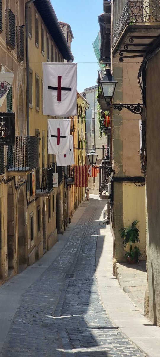 @Cultura_Hola (@cultura_hola) on Twitter photo <a href="/RiusAlbert/">Albert Estrada-Rius</a> Ahir vaig a ser-hi jo a Vic. Fotia moltissima calor, però m'agrada tant passejar per allà, la seva arquitectura i a més a més hi ha el <a href="/mevmuseu/">MEV, Museu d'Art Medieval</a>, raó per anar a #Vic una i altre vegada! <a href="/RiusAlbert/">Albert Estrada-Rius</a> Ahir vaig a ser-hi jo a Vic. Fotia moltissima calor, però m'agrada tant passejar per allà, la seva arquitectura i a més a més hi ha el <a href="/mevmuseu/">MEV, Museu d'Art Medieval</a>, raó per anar a #Vic una i altre vegada!