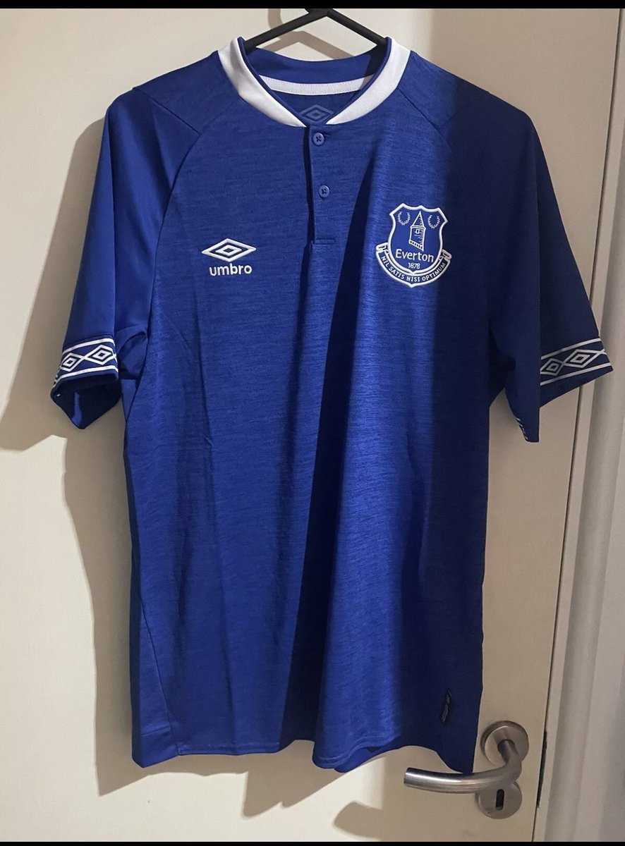 TrickorTweet0's tweet image. I’ve been busy adding more items to @EvertonHeritage eBay account. Check them out Blues
ebay.us/m/vaWSPf