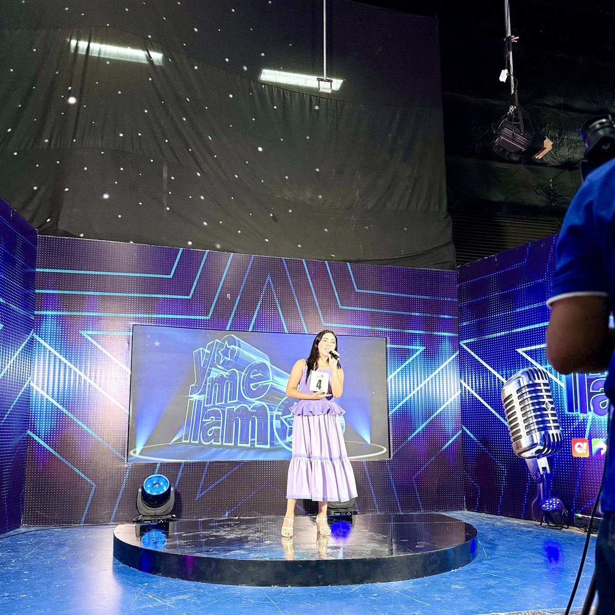 ((HOY))
Primer casting de la temporada 4 de #YoMeLlamoElSalvador.
Atrévanse! Este show les puede cambiar la vida.