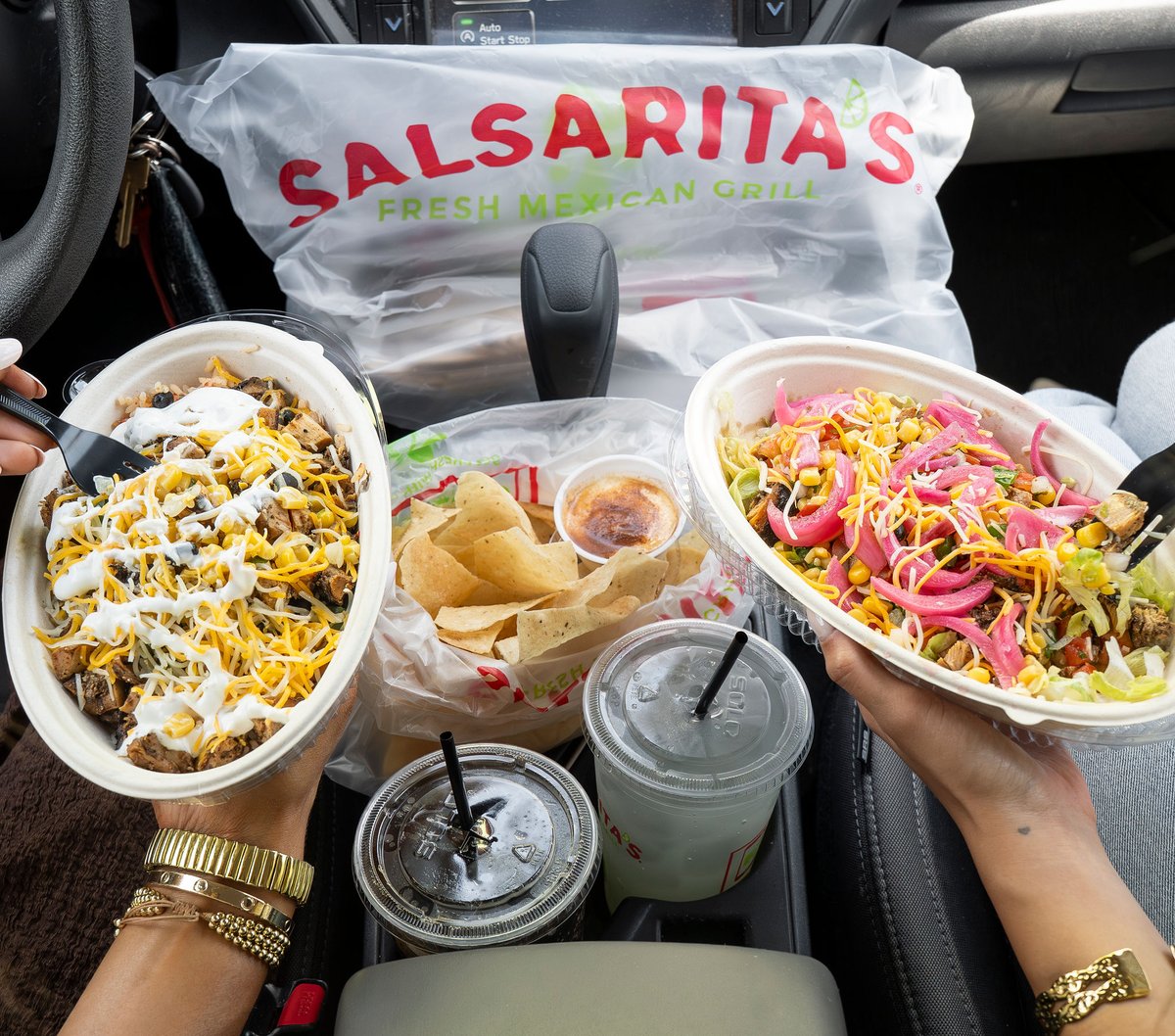 Salsaritas's tweet photo. music up🎵
windows down 🛣️
food fresh 🌱
LIFE’S GOOD https://t.co/LqT5QdwqUk