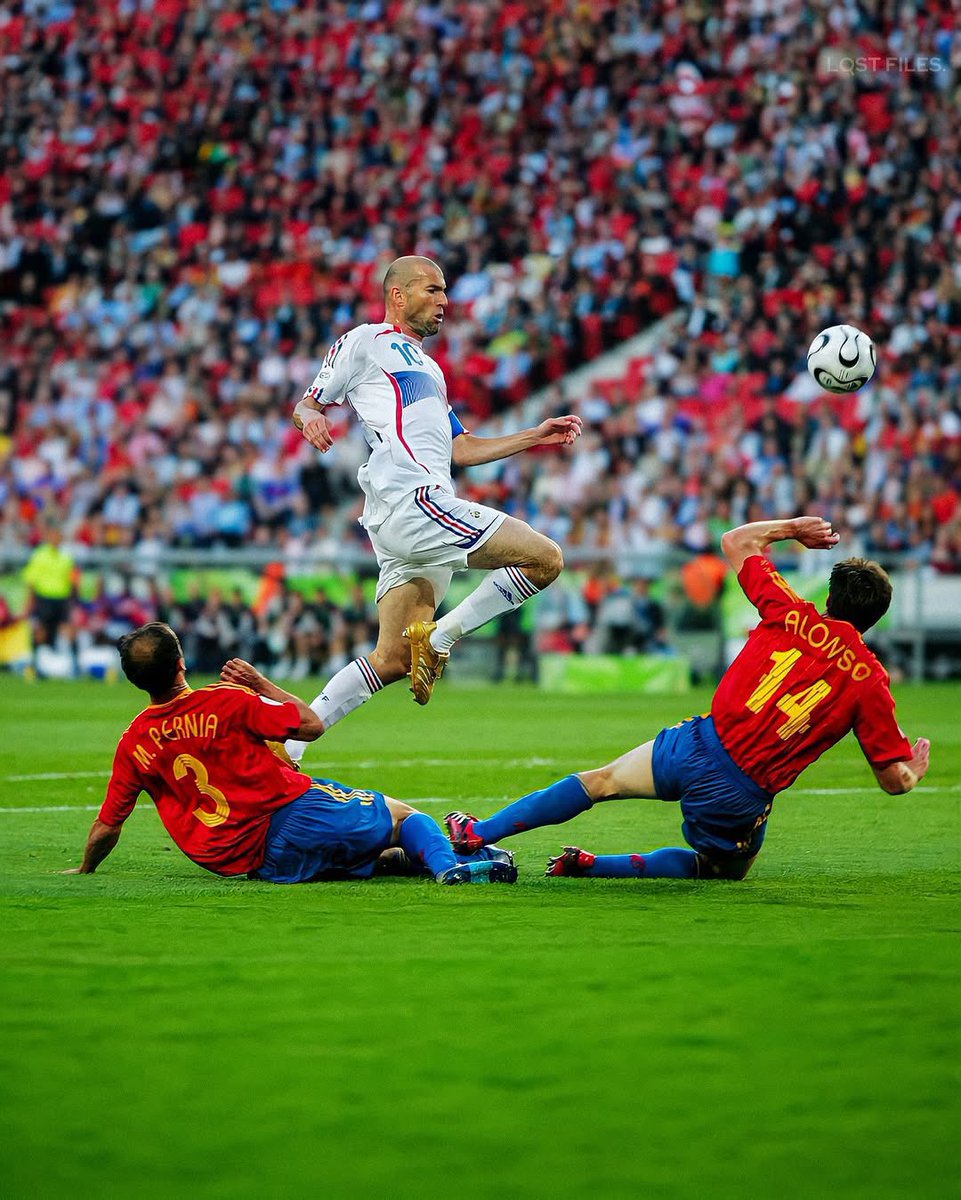 Dejar este tipo de postales en mundiales no es para todos.

🇦🇷 Diego Maradona
🇫🇷 Zinedine Zidane