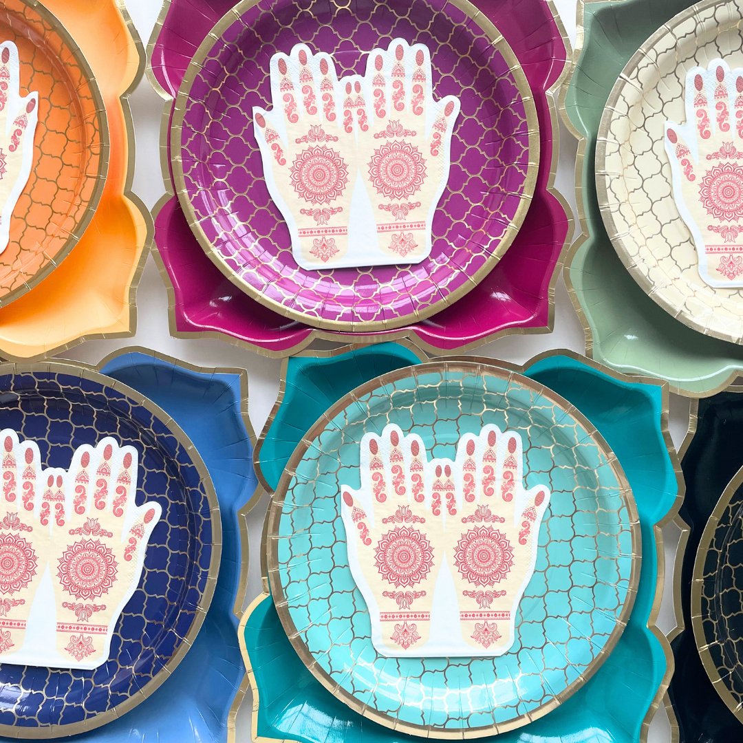 PeacockTrade's tweet image. Henna. Music. Laughter. And the prettiest tableware to match 🎶💗
From our Henna Hands Napkins to the Moroccan Magic Collection — we’ve got the perfect details for your Mehndi setup 💫 

#mehndi #muslimbride #asianbride #henna