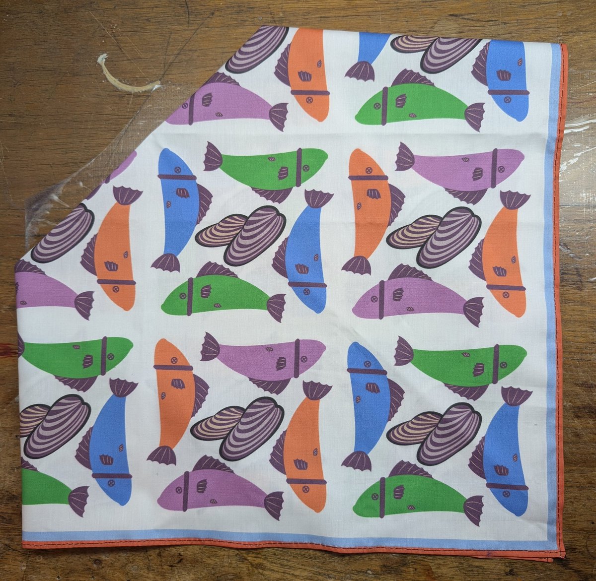 WTRsausage's tweet image. Giveaway: Otter brained fsssh bandana
(100% cotton/wash cold/hang dry/Made in the US)
To enter: retweet and follow me by Friday July 25, 9pm EST.
-1 winner selected
-free shipping via USPS