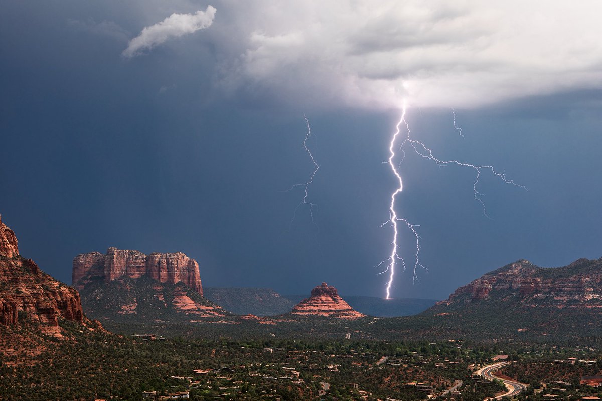SirlinJohn's tweet image. I really wish this could’ve been at night but I’ve wanted this composition with a landing point for a long time. #azwx